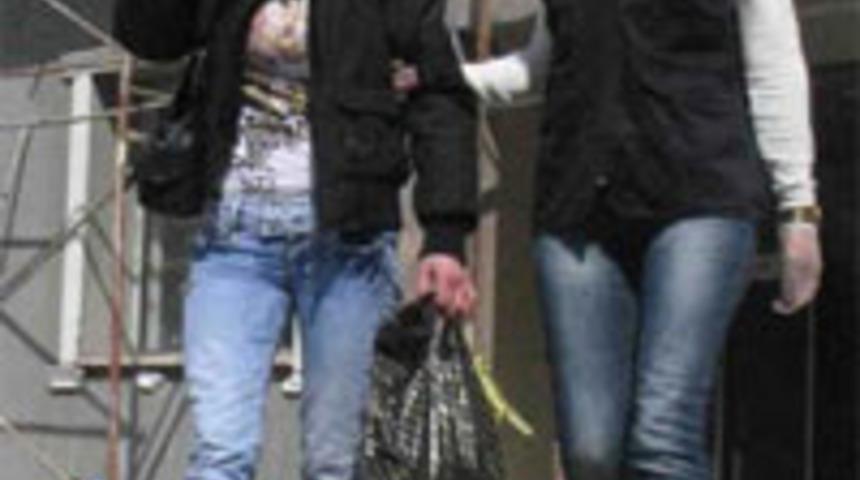 Bile bile fuhuş yapmış