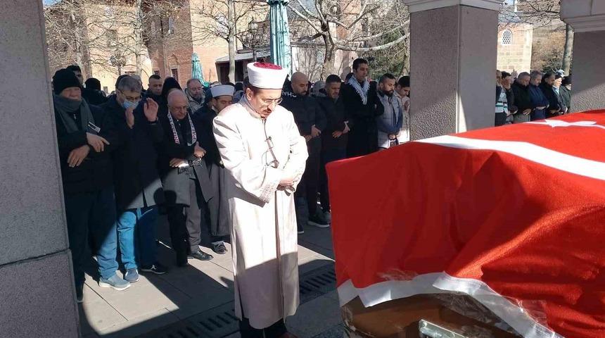 Türkiye’de tedavi gördükleri hastanede hayatını kaybeden 2 Filistinli son yolculuğuna uğurlandı
