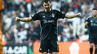 Beşiktaş ile anlaşma sağlayamayan Salih Uçan ezeli rakibin yaptığı teklifi kabul etti! Sezon sonunda bedava olarak imzayı atacak...