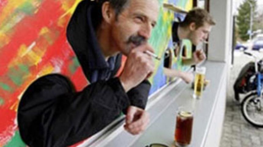 Sigara yasağını b&ouml;yle deldi