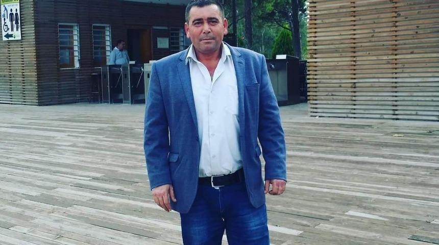 Ecel muhtarı traktörün üstünde yakaladı