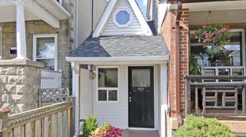 D&uuml;nyanın en k&uuml;&ccedil;&uuml;k evi satılık!