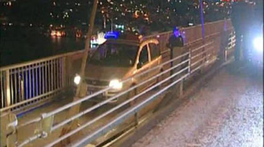 Telefonumu d&uuml;ş&uuml;rd&uuml;m dedi k&ouml;pr&uuml;den atladı