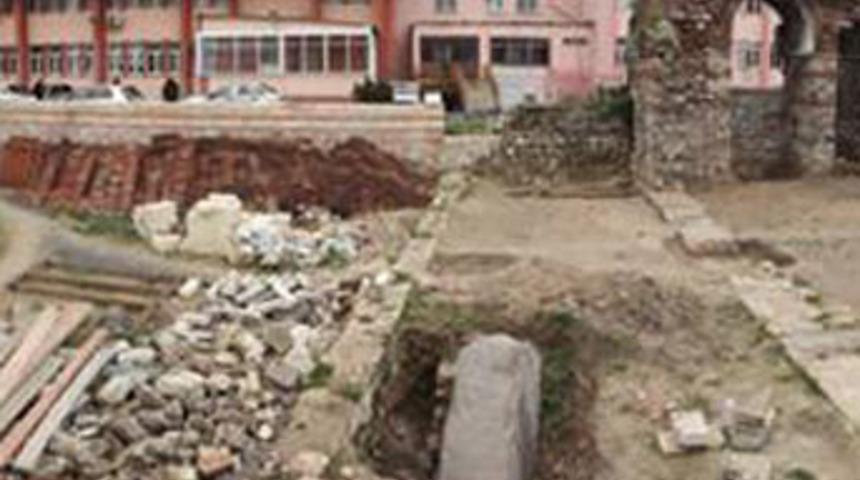 Kayıp dikilitaş bulundu