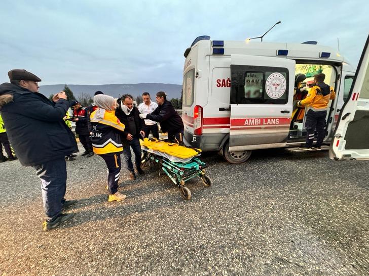 Düzce'de feci kaza, çok sayıda yaralı var! Saniyelerle yarıştılar: Küçük kız böyle hayata döndürüldü G5