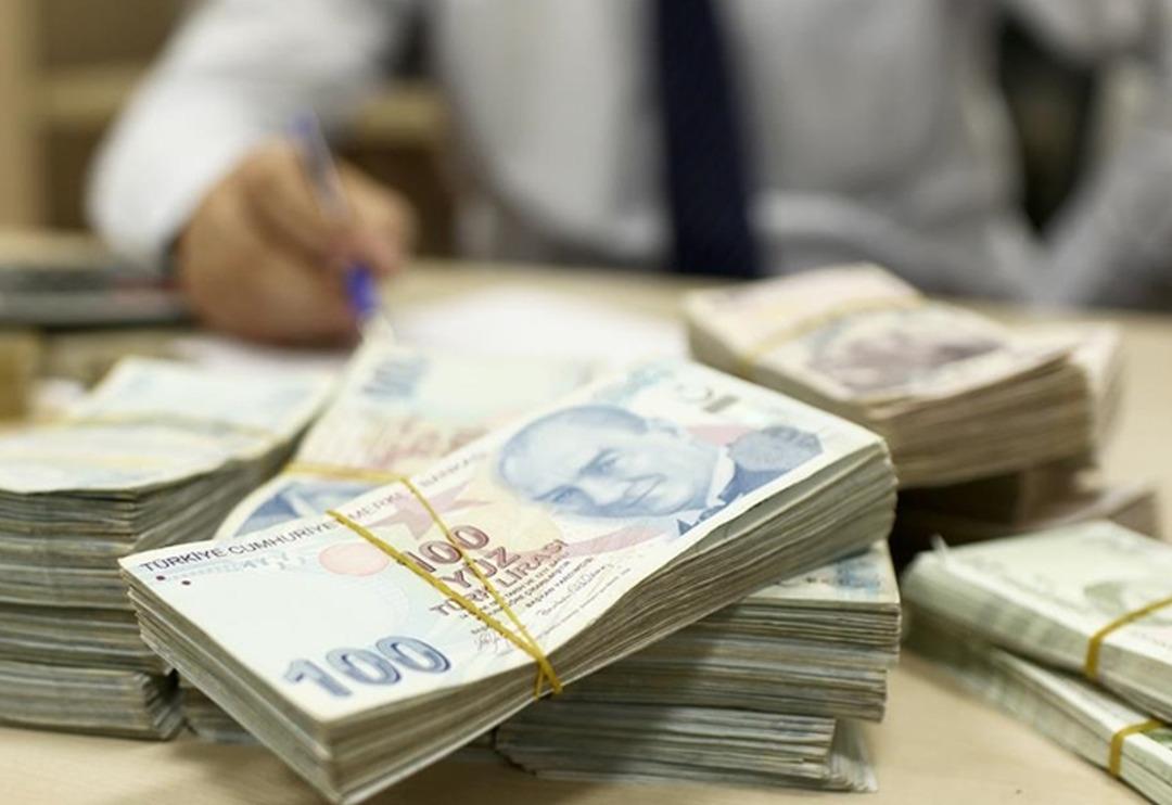 Merkez Bankası'nın son faiz kararı sonrası bankaların kredi faiz oranları dikkat &ccedil;ekti! 300 bin TL'lik kredinin geri &ouml;deme tutarı sosyal medyada g&uuml;ndem oldu