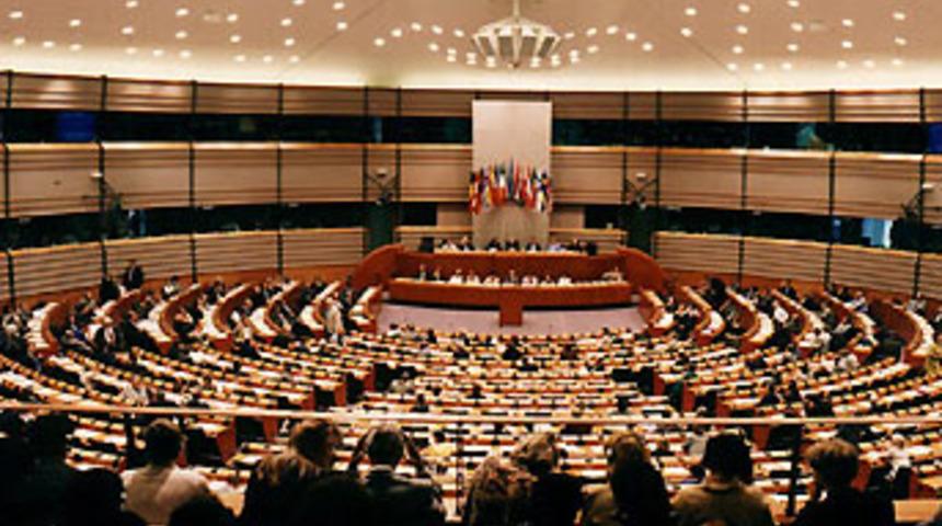 "T&uuml;rk askeri Kıbrıs'tan &ccedil;ekilsin"