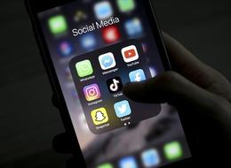 Sosyal medya fenomenlerini üzecek haber: Bakanlık duyurdu, bu şartı sağlamayanlar artık influencer olamayacak! 