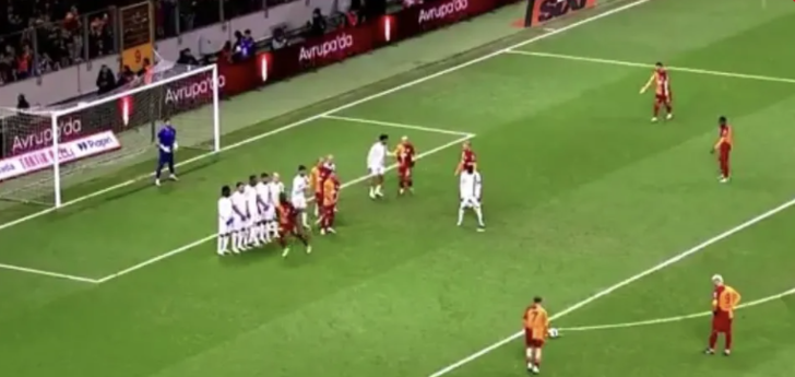 Erman Toroğlu Kerem'in frikik golünde kurdurulan baraja demediğini bırakmadı! "Herkesi aptal yerine koymuş, rezalet" G3