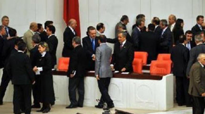 AKP&rsquo;den gensoru firesi