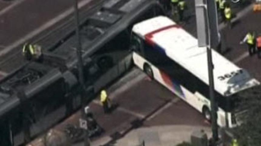 Otob&uuml;s metroya b&ouml;yle &ccedil;arptı