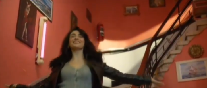 İnci Taneleri dizisi ilk bölümüyle dün akşam ekranlara geldi! Sosyal medya Yılmaz Erdoğan ve Hazar Ergüçlü'yü konuştu... Dizideki o sahne gündem oldu! "Alttan çek öyle daha iyi" G1