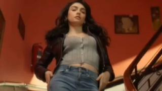 İnci Taneleri dizisi ilk bölümüyle dün akşam ekranlara geldi! Sosyal medya Yılmaz Erdoğan ve Hazar Ergüçlü'yü konuştu... Dizideki o sahne gündem oldu! Alttan çek öyle daha iyi