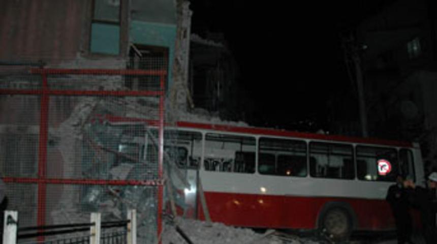 Freni patlayan otob&uuml;s dehşet sa&ccedil;tı