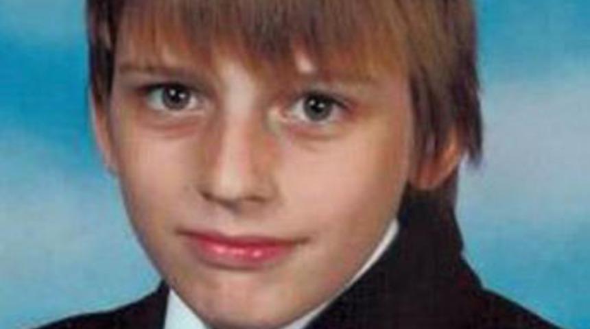 Okul koridorunda &ouml;l&uuml;me terk edildi