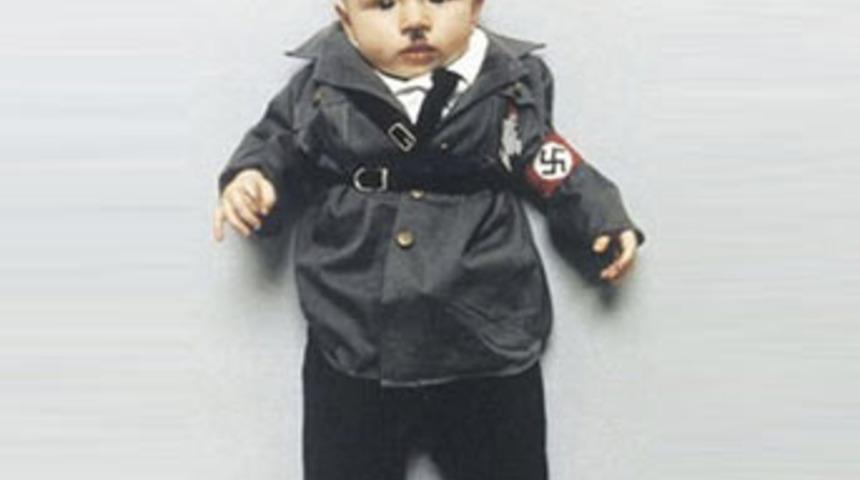 Minik Hitler tartışma yarattı!