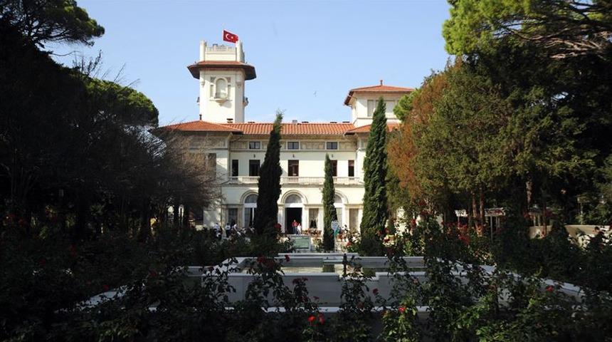 Hidiv Kasrı nerede, nasıl gidilir? Hidiv Kasrı giriş ücreti ve ziyaret saatleri