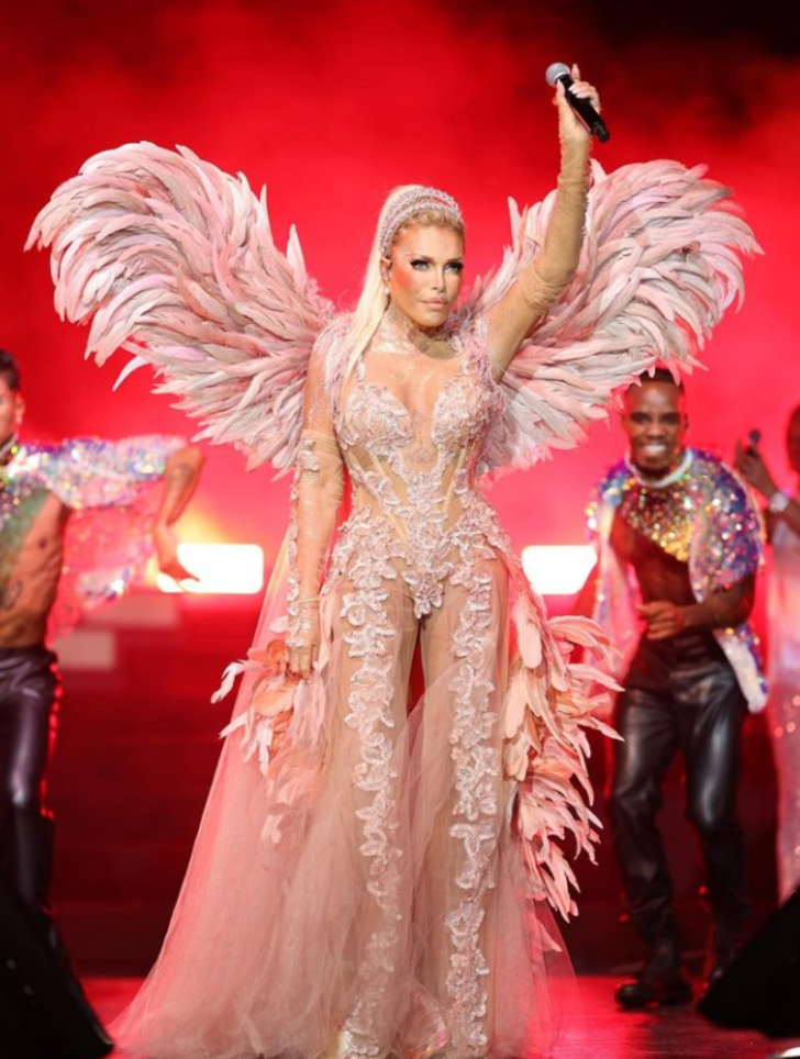 Yılara meydan okuyan Süperstar Ajda Pekkan'ın yüzündeki değişim dikkat çekti!  G1