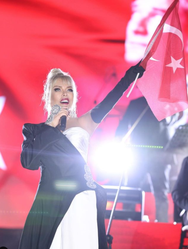 Yılara meydan okuyan Süperstar Ajda Pekkan'ın yüzündeki değişim dikkat çekti!  G4