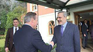 Bakan Fidan İngiliz mevkidaşı Cameron'ı İstanbul'da böyle karşıladı