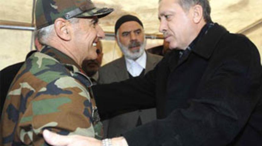 Erdoğan komutana sarıldı