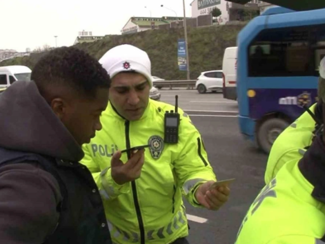 Süper Lig'in ünlü futbolcusu polise yakalandı! Pendiksporlu Kappel cezayı yedi, ne olduğunu anlamadı! Hemen telefonuna sarıldı