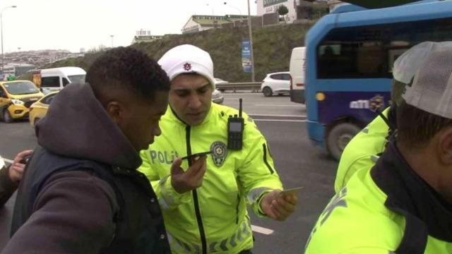 Süper Lig'in ünlü futbolcusu polise yakalandı! Pendiksporlu Kappel cezayı yedi, ne olduğunu anlamadı! Hemen telefonuna sarıldı