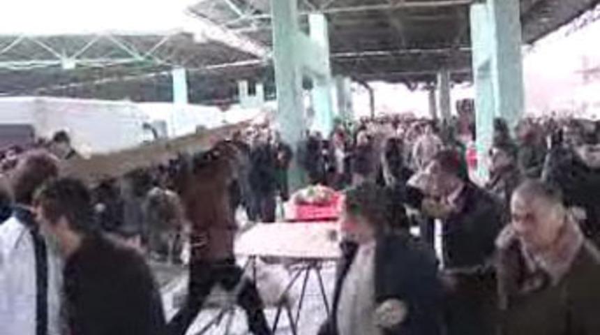 Zabıta ile esnaf birbirine girdi