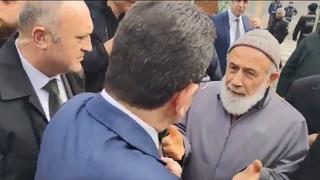 Cuma namazı girişinde ilginç diyalog: İmamoğlu caminin merdivenlerinden dönüp bir kez daha cevap verdi