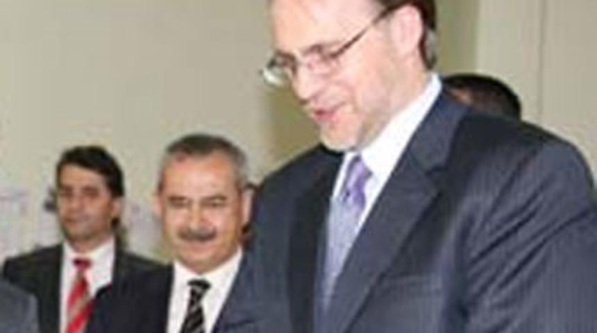 Terbiyesiz diplomat!