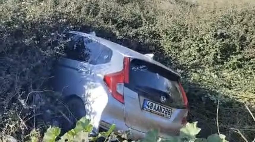 Muğla’da otomobil şarampole uçtu: 2 yaralı