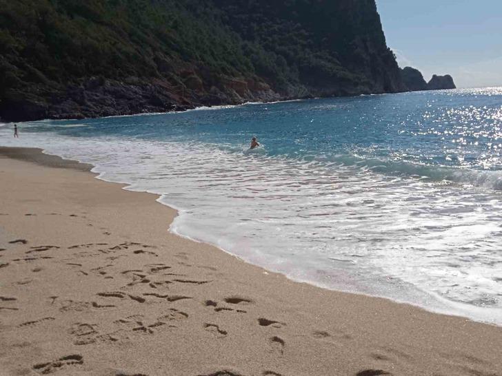 Eksi 20'den artı 20'ye geldiler! Denizden çıkmadılar... Hemen adapte oldular 'Orada kar, burada güneş var! Çok mutluyum' G3