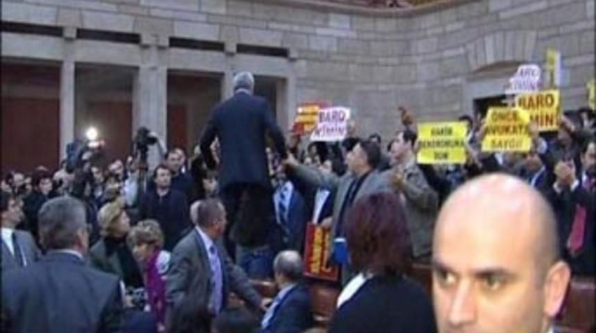 HSYK Başkan vekiline protesto