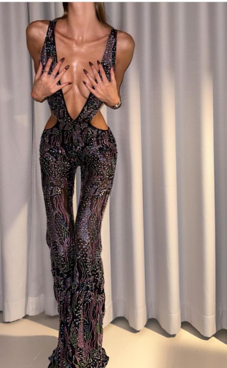 2018 Türkiye güzeli ünlü model Şevval Şahin derin göğüs dekolteli tulumuyla poz verdi! Pozlara beğeni ve yorum yağdı G2