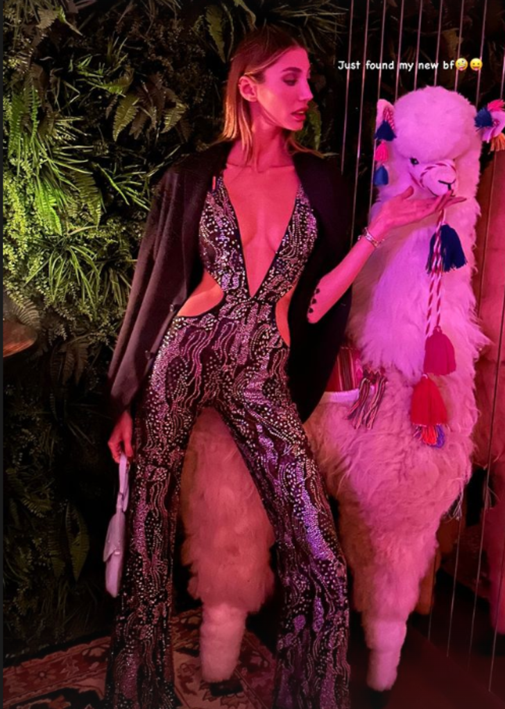 2018 Türkiye güzeli ünlü model Şevval Şahin derin göğüs dekolteli tulumuyla poz verdi! Pozlara beğeni ve yorum yağdı G5