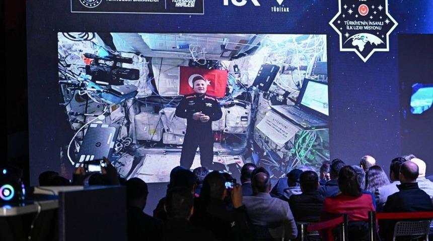 Bakan Kacır, ilk Türk astronot  Alper Gezeravcı ile görüştü
