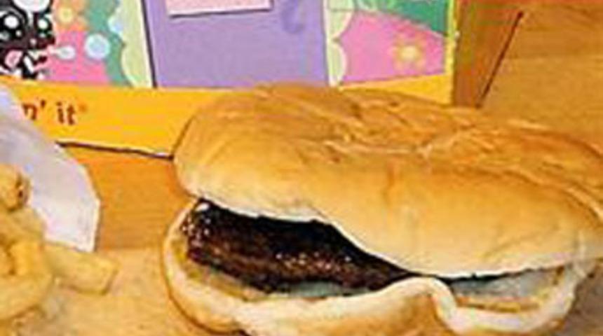 Bu hamburger 1 yıl boyunca bozulmadı