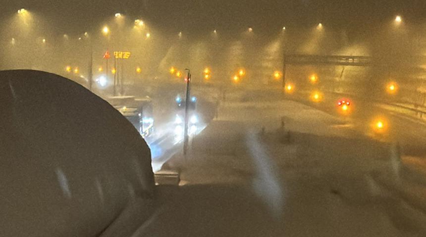 Bolu Dağı'nda yoğun kar yağışı sürüyor! Görüş mesafesi 40 metreye düştü