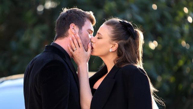 Aile'nin final bölümü sosyal medyada gündem oldu! Kıvanç Tatlıtuğ ve Serenay Sarıkaya'ya övgü yağdı 