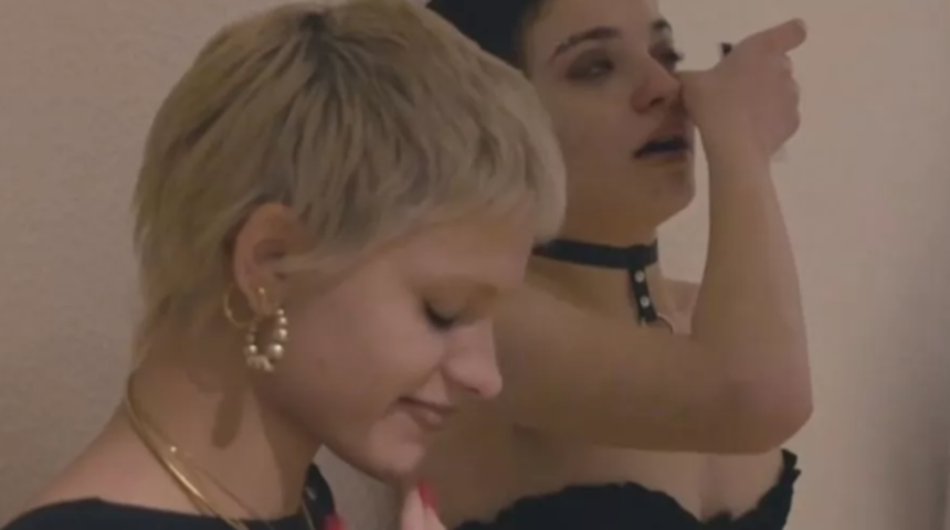 Doğumdan sonra farklı ailelere satılan ikiz bebekler TikTok videosu sayesinde yeniden bir araya geldi! Tesadüfen gördü... 'Bana tıpatıp benziyordu'