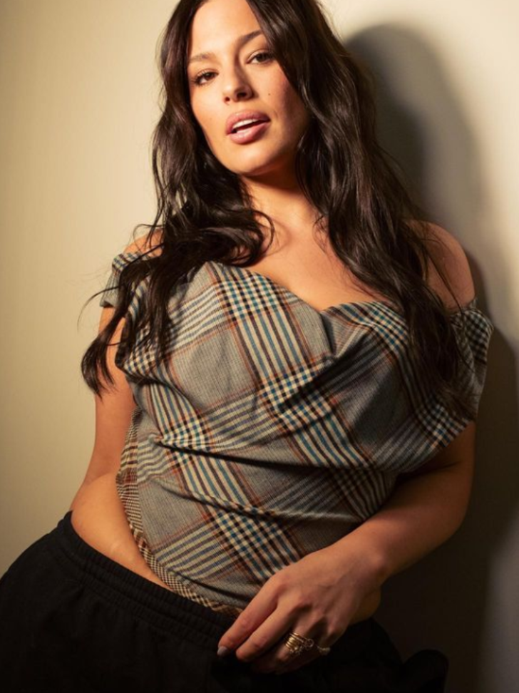 Dünyanın en seksi kadını seçilmişti! Ashley Graham yatak pozuyla olay oldu G1