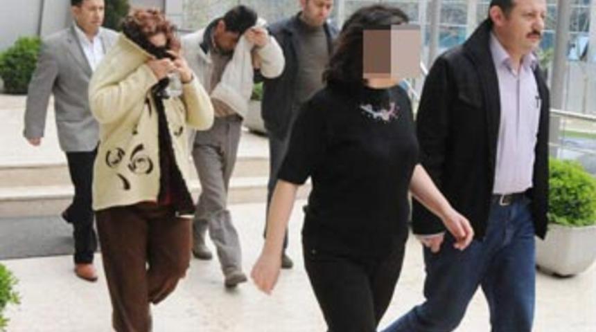 Kadına yapmadıklarını bırakmadılar!