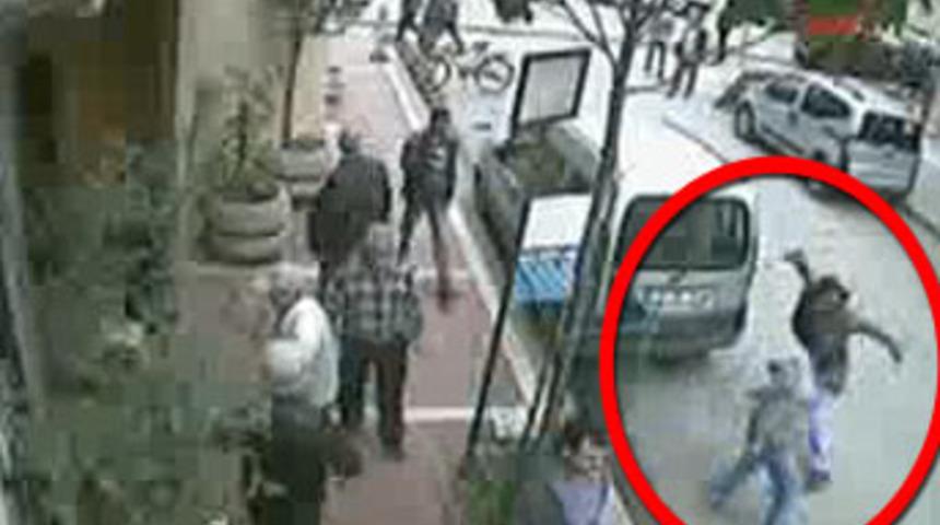 D&ouml;ner bı&ccedil;aklı kavga g&uuml;venlik kamerasında