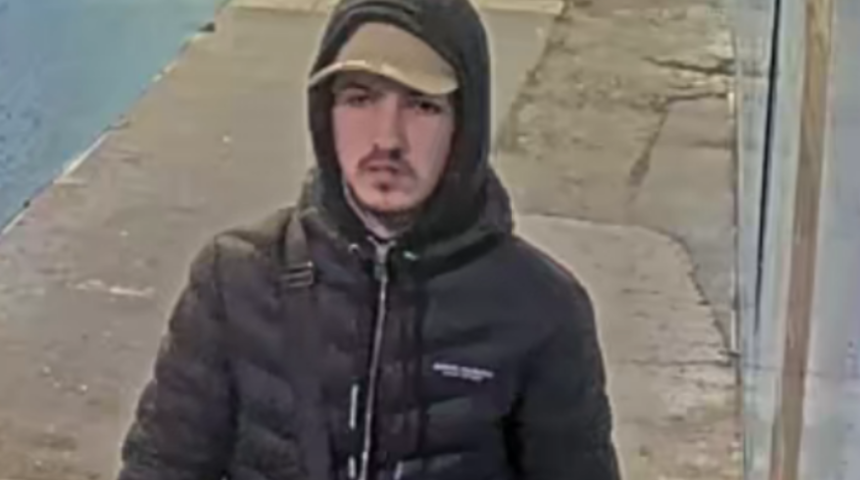 Ara sokakta genç bir kadına tecavüz etti! Hiçbir şey olmamış gibi elini kolu sallayarak yürüdü... Kaçış görüntüleri paylaşıldı