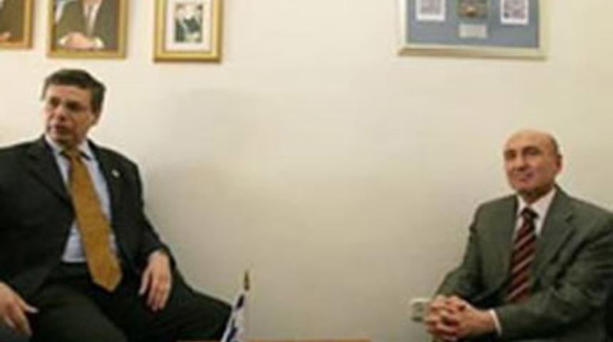 B&uuml;y&uuml;kel&ccedil;i'ye al&ccedil;ak koltuk cezası