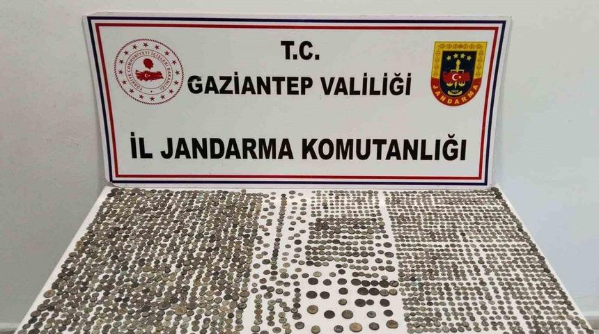 Gaziantep’te Roma dönemine ait 2 bin 51 adet gümüş sikke ele geçirildi