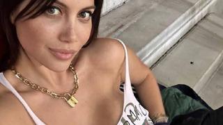 Galatasaraylı yıldız futbolcu Icardi'nin eşi Wanda Nara, erkek masöze masaj yaptırdı! Sosyal medyayı salladı