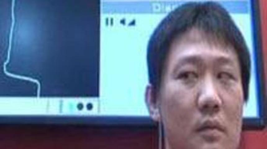 Cep telefonunu g&ouml;zleriyle kullandı