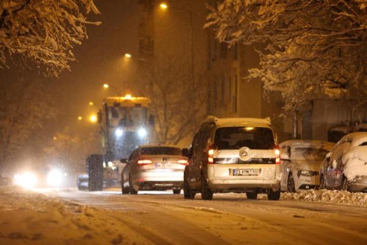 Eski kışlar geri döndü... Kar yağışı etkisini artırdı, Doğu Anadolu beyaza büründü! Günlerdir devam ediyor G4