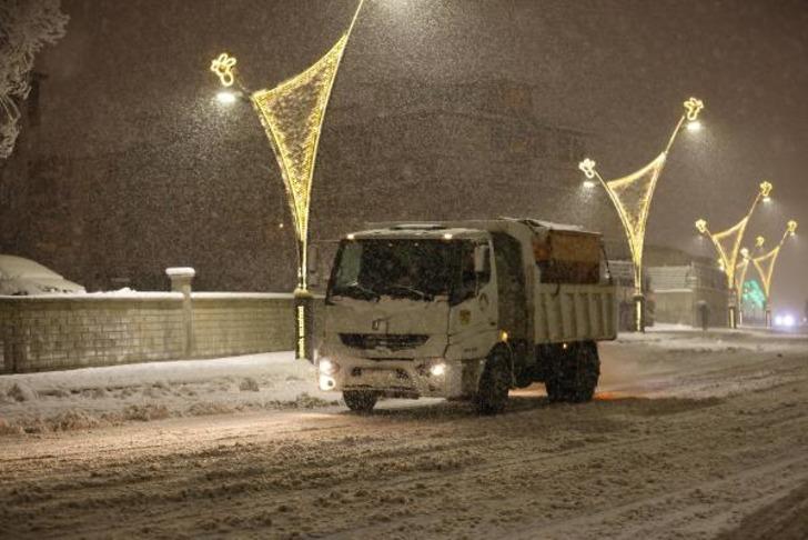 Eski kışlar geri döndü... Kar yağışı etkisini artırdı, Doğu Anadolu beyaza büründü! Günlerdir devam ediyor G5